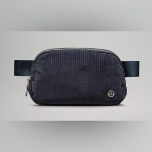 (1L) Lululemon Everyday Belt Bag Corduroy Navy Blue